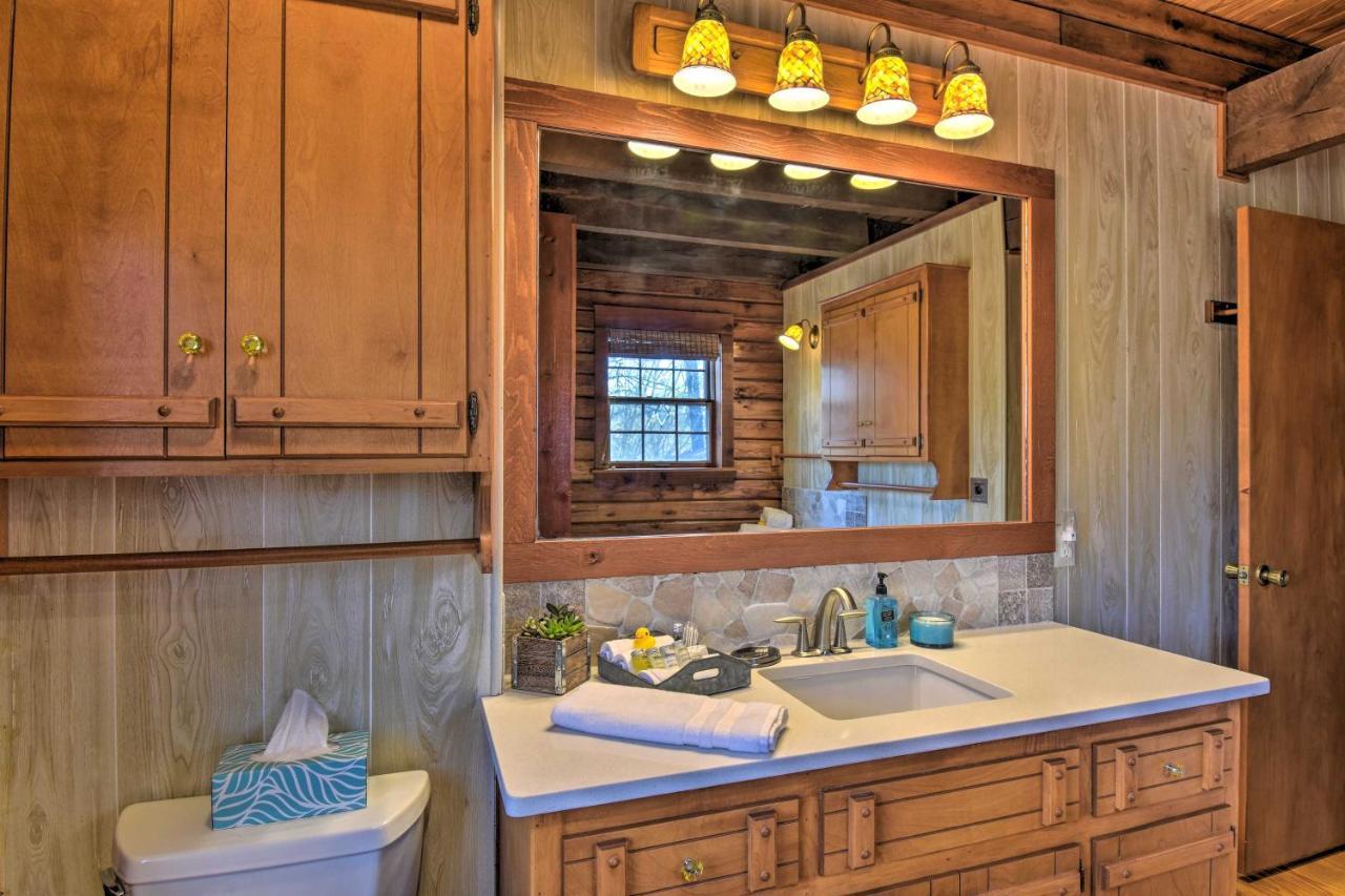 Luxury Pearcy Cabin With 5 Private Acres And Hot Tub! المظهر الخارجي الصورة